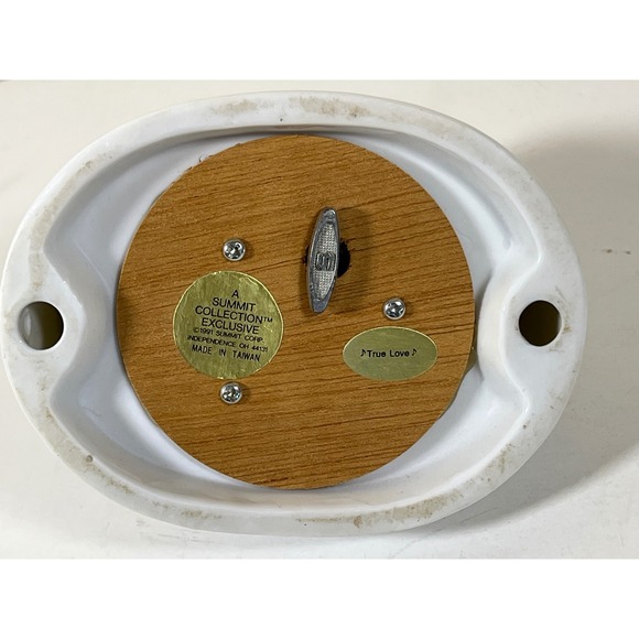 Vintage Summit Collection Kitten Playing Yarn Musical Figurine‎ Decor - Picture 6 of 6